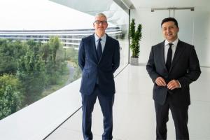 Зеленский в США встретился с главой Apple