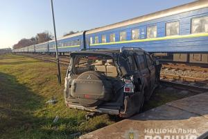 Потяг Лисичанськ-Ужгород протаранив автомобіль