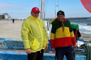 К побережью Одессы вынесло сломанный катамаран с мужчиной, который неделю плавал в море