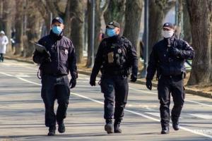 Поліція перевірятиме в українців сертифікати про вакцинацію від коронавірусу за QR-кодом