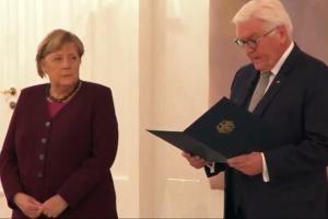 Меркель получила документ об увольнении с поста канцлера