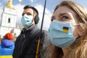 В Україні зафіксовано майже 15 тисяч нових випадків COVID-19