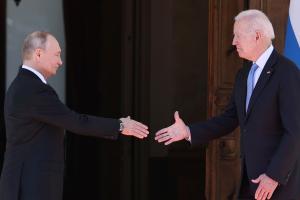 У Росії "ґрунтовно готуються" до зустрічі Путіна та Байдена