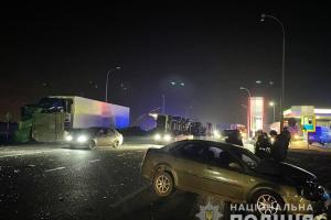 На въезде в Харьков произошло масштабное ДТП: 3 человека погибли, 5 пострадали