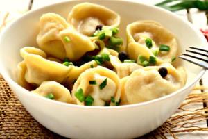 Домашние пельмени: простая манипуляция с начинкой, благодаря которой вкус станет особенным