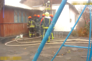 У Лисичанську сталася пожежа: жінка з онуками вибігали надвір, у чому були