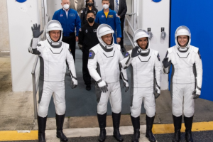 Корабль Crew Dragon отправил группу астронавтов на МКС