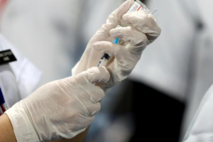 В Минздраве напомнили, кого из невакцинированных отстранят от работы 8 ноября