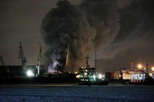 Російський корвет "Проворний", на будівництво якого витратили 30 мільярдів рублів, знищено пожежею: кадри