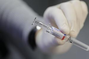 В Україні дозволили третє щеплення від COVID-19, але не всім