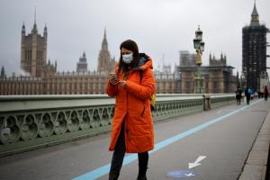 "Омікрон" атакує: Європейські країни оновлюють рекорди захворюваності на COVID-19