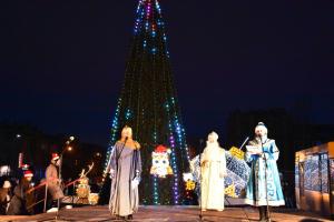 В Северодонецке встретили Вефлеемский огонь мира и открыли главную елку города