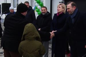 На Луганщині відкрили будинок для переселенців: ключі отримали 12 сімей