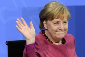 Під панк-рок та з факельною ходою: Меркель проводили з посади канцлера