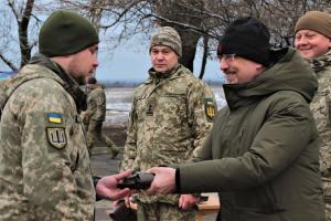 Министр обороны Резников в преддверии Дня ВСУ прибыл в зону ООС