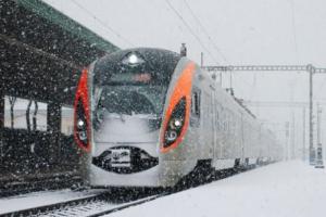 Подорож "з морозцем": Пасажири "Укрзалізниці" скаржаться на іній у вагонах