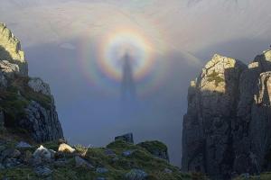 Путешественник увидел в горах "брокенского призрака": что это за явление