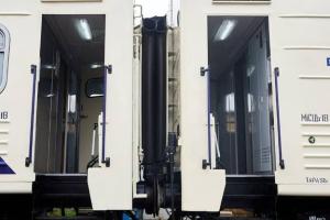 "Укрзализныця" начала продажу билетов через Facebook и Apple Messages