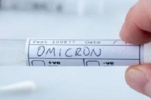 "Омикроном" могут заразиться полностью вакцинированные, - ВОЗ