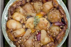 Тарт Татен з грушами та сиром