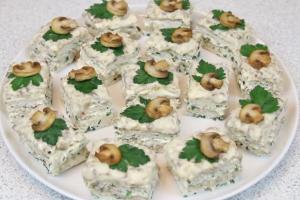 Пирожные из курицы с грибным кремом