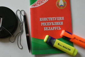 "Неприкосновенный" президент и конец безъядерному статусу: В Беларуси обнародовали проект изменений в Конституцию
