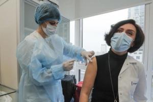 З 9 грудня в Україні будуть усувати від роботи невакцинованих: список професій розширили