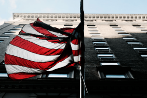 Держдеп дозволив виїхати з України дипломатам США і зобов'язав вивезти їхні сім'ї