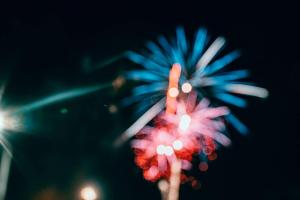 Зеленского просят запретить петарды и фейерверки в Украине