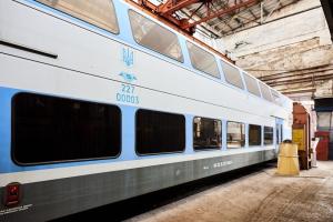 "Укрзализныця" запустила первый в Украине двухэтажный поезд