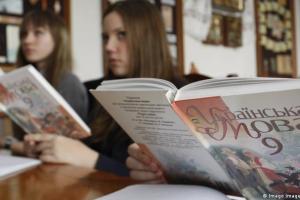 С сегодняшнего дня печатные СМИ переходят на украинский язык