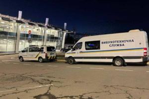 У Києві знову "замінували" аеропорти та ТРЦ