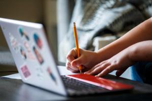 МОН Украины рекомендует перевести школьников и студентов на дистанционное обучение