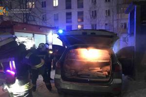 У Рубіжному підпалили автомобіль: поліція шукає свідків