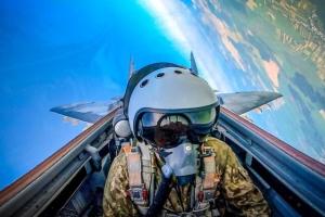 Некоторым украинским военным увеличили зарплату: кому и на сколько