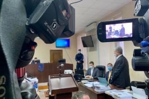 Суд над Порошенком: прокурори пропонують виплатити заставу в 1 мільярд гривень