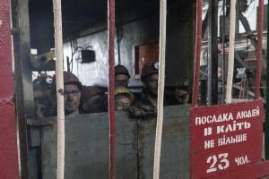 ЧП на шахте в Кривом Роге: более 20 горняков на 10 часов застряли в клети в вентиляционном стволе