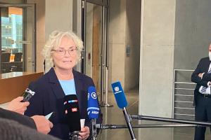 В Германии пообещали предоставить Украине 5000 защитных касок