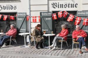 Данія збирається скасувати всі карантинні обмеження, незважаючи на рекордну захворюваність