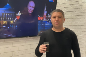 Депутат з Одещини привітав з Новим роком на фоні Путіна