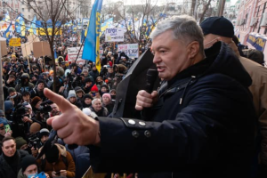 "Наша миссия - не дать властям Зеленского превратить страну в эрзац России": Порошенко выступил с заявлением после суда