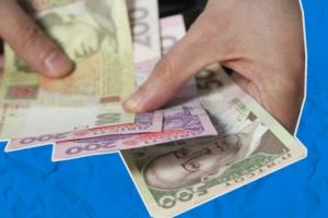Пожилым украинцам и семьям с детьми поднимут соцвыплаты: когда и на сколько