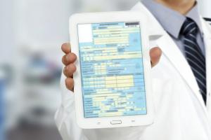 Украинцы с симптомами ковида или ОРВИ смогут открыть больничный без визита к врачу