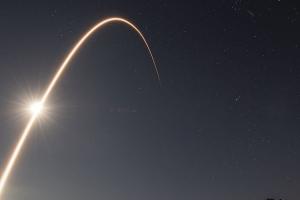 Магнитная буря повредила недавно запущенные спутники SpaceX
