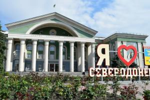 Жителів Сєверодонецька просять не виходити на вулицю та бути ближче до сховищ