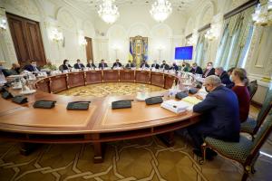 Путин собирается признать "ЛДНР": Зеленский после звонков Макрону и Шольцу созвал заседание СНБО