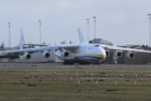 "Мрия" произвела фурор в Дании: посмотреть на самолет-гигант пришли тысячи людей