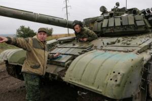 З Донецька на передову виїхала колона військової техніки (відео)
