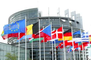 Європарламент рекомендував надати Україні статус кандидата на вступ до ЄС