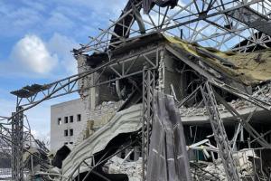 В Изюме российские оккупанты разбомбили больницу